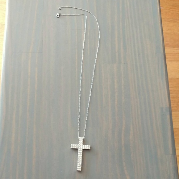 Cross necklace with faux diamonds - Picture 5 of 6